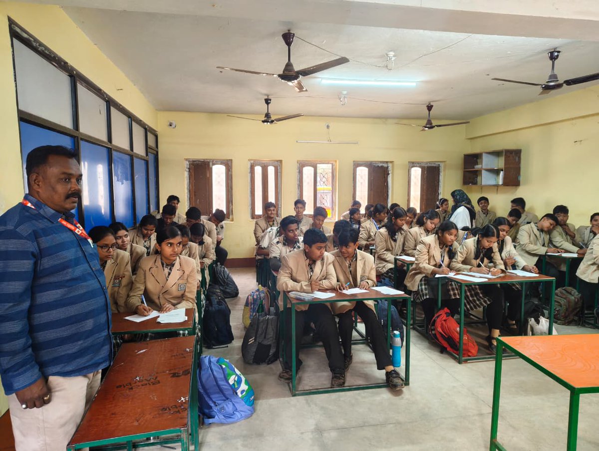 “‘Dhai Akhar’ letter-writing competition was conducted at St. Xavier's High School, Baripada, fostering awareness on the importance of handwritten communication. #IndiaPost continues to promote the rich tradition of letter writing among students and youth.
 #DakSewaJanSewa