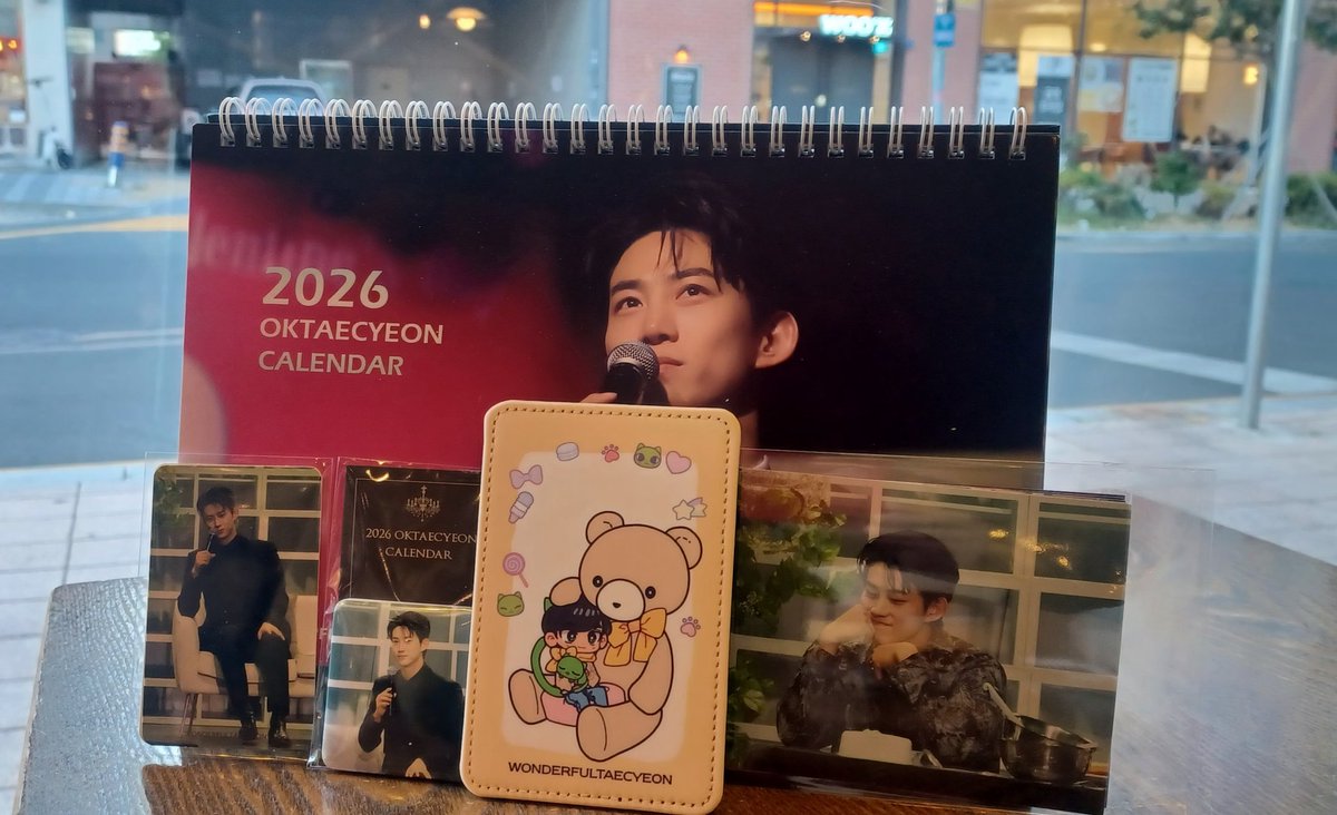 누야님 만나서  택연이 캘린더도 받고 커피도 마시고~~☕️ 🗓
캘린더 너~~무 이뻐요 ^^