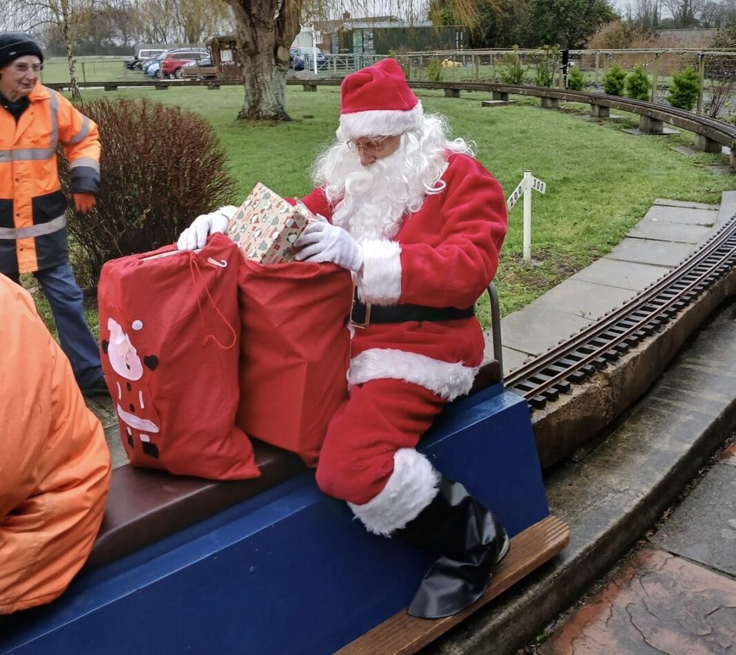 Santa to visit West Huntspill Model Engineering Society this month burnham-on-sea.com/news/santa-to-…