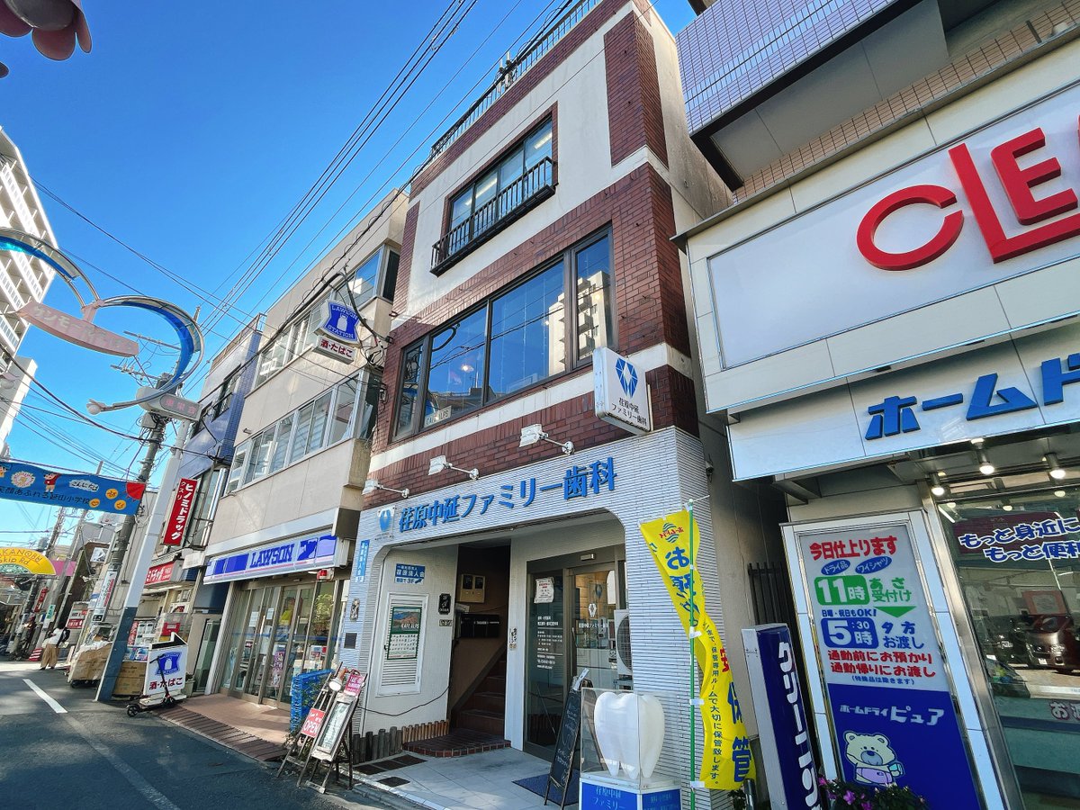 hoshiyaku_food's tweet photo. 荏原中延駅すぐ近くのハンバーガー屋「アルプス」品川区中延2-15-7
見ての通り、食べ応え抜群のボリューミーなバーガー！！
店名を冠したアルプスバーガー（写真）は、ガーリックマヨのソースが超美味しい！
パティは肉肉しく、バンズも肉も焼き具合はGOOD、この内容でこの値段はお得かと思います🍔 https://t.co/z1kfpQXv0r