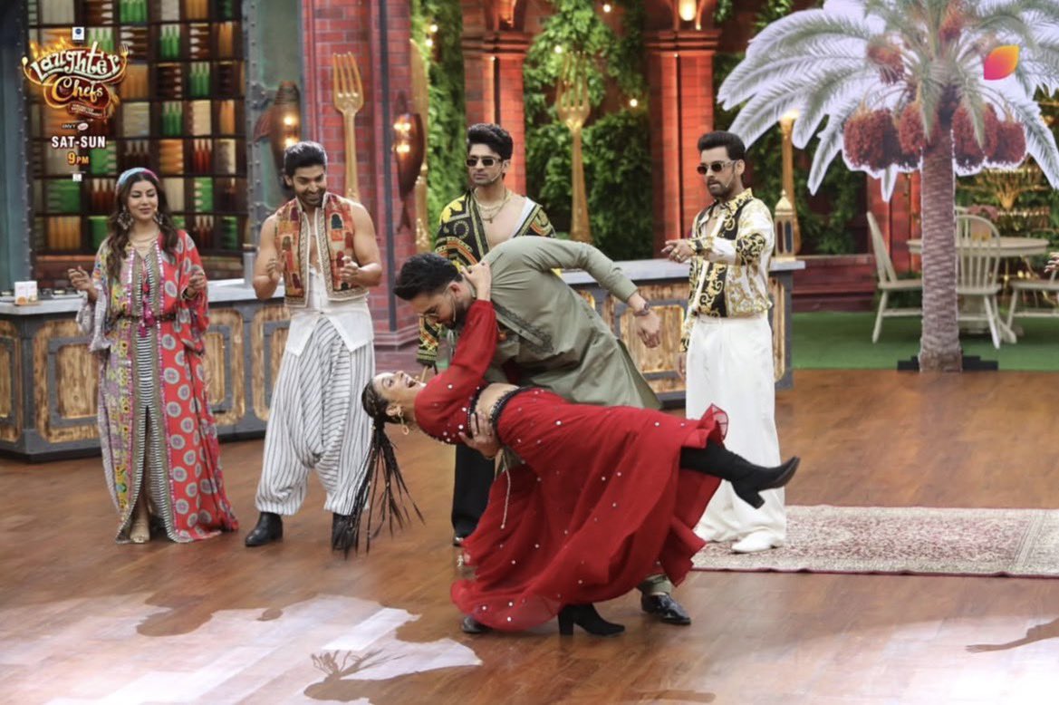 beingsumit01's tweet image. Romantic Raosabb with Isha malviya!! 🎀❤️
#ElvishYadav #ElvishArmy