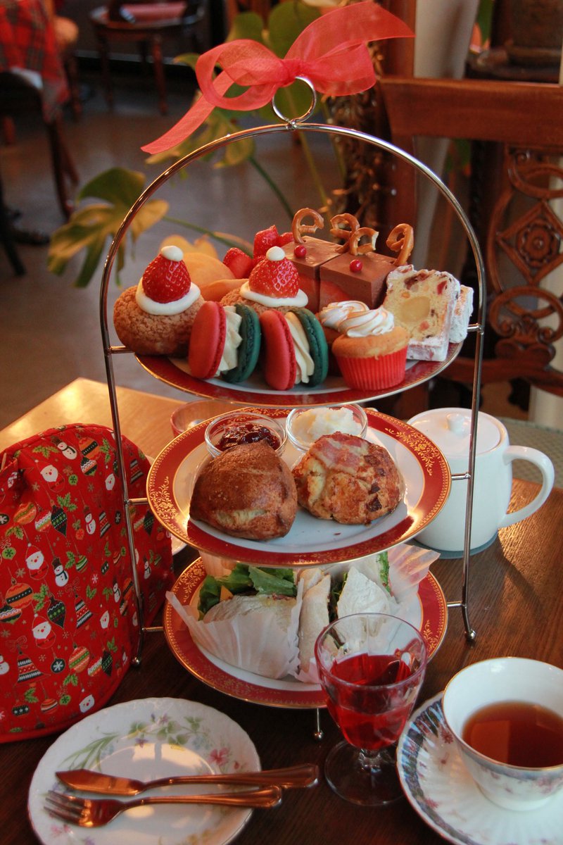 올해도 어김없이 달콤다정의 크리스마스 &amp;송년 애프터눈티세트가 준비됩니다.
2025년 12월 13일(토) 부터 12월 31일(수)까지 
크리스마스&amp;송년 한정 애프터눈티세트는 
크리스마스 한정 티와 3주간만 준비되는 디저트들로 준비하고 있습니다. 
2025년의 마무리 달콤다정과 함께해 주세요. 🎄💐🎉🙇🏻‍♀️🙇🏻😉