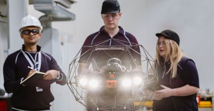 Jaguar Land Rover pilots drone inspections to speed up factory checks bizcommunity.com/article/jaguar… via <a href="/Biz_Auto/">Bizcommunity Auto</a>