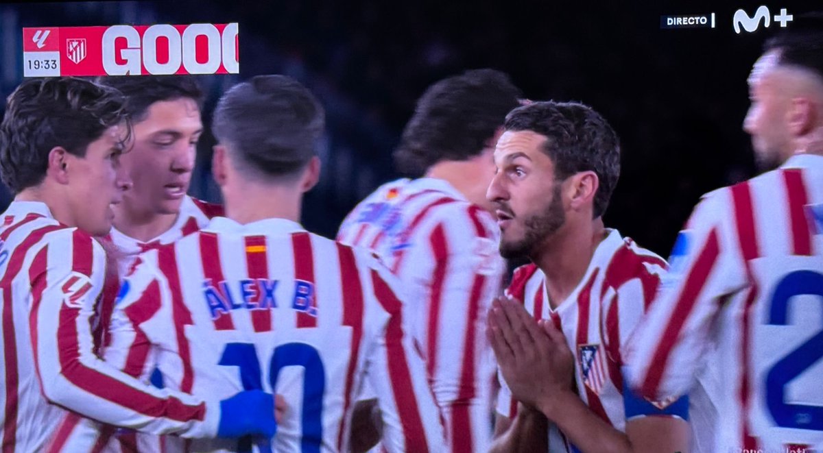 Viéndome de nuevo el Barcelona vs Atleti, un detalle:

🔎En la celebración del gol, se ve a Koke diciendo lo siguiente: “Por favor, no nos vamos para atrás”.

Estas son las indicaciones desde el banquillo. Luego, el fútbol y el rival te puede llevar a otras situaciones.