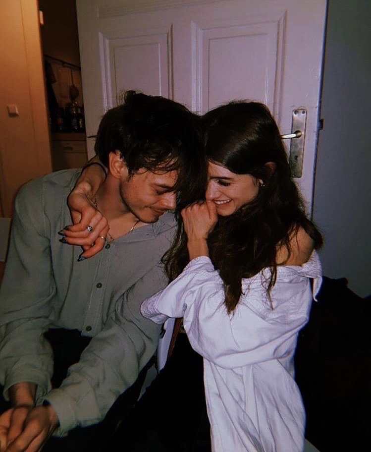 __honeybee7's tweet photo. Chill dude they are real life partners #Jonancy ✨
#CharlieHeaton ❤️ #NataliaDyer https://t.co/yxNuZC1bnK