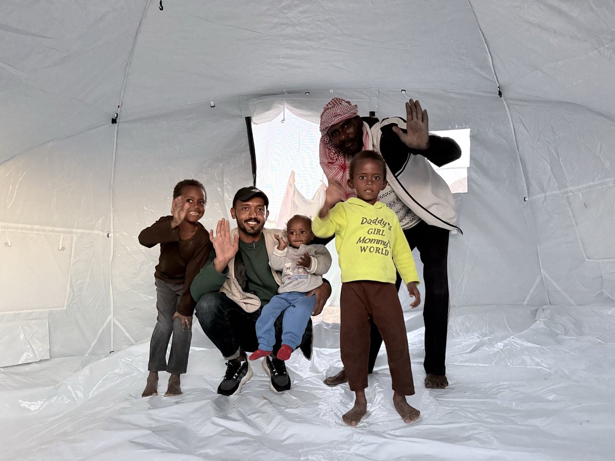 كل تبرع منكم ما زال يصل إلى أهلنا في غزة، ويغير واقعهم من خلال حملة "١٠٠٠ مأوى كريم".

مستمرين بتوفير المأوى ونقل العائلات إليها بفضلكم، استمروا بالتبرع:

ihrelief.org/ar/winter-gaza/