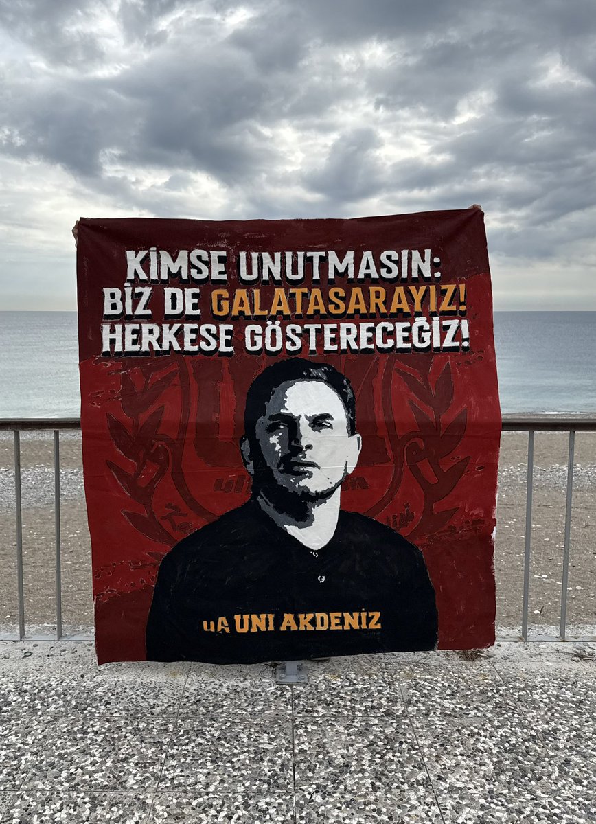 uAAKDENIZUNI's tweet photo. KİMSE UNUTMASIN:
BİZ DE GALATASARAYIZ!
HERKESE GÖSTERECEĞİZ! 

#ultrAslanUNI
#uAAKDENİZUNI https://t.co/zOwsf2DDCk