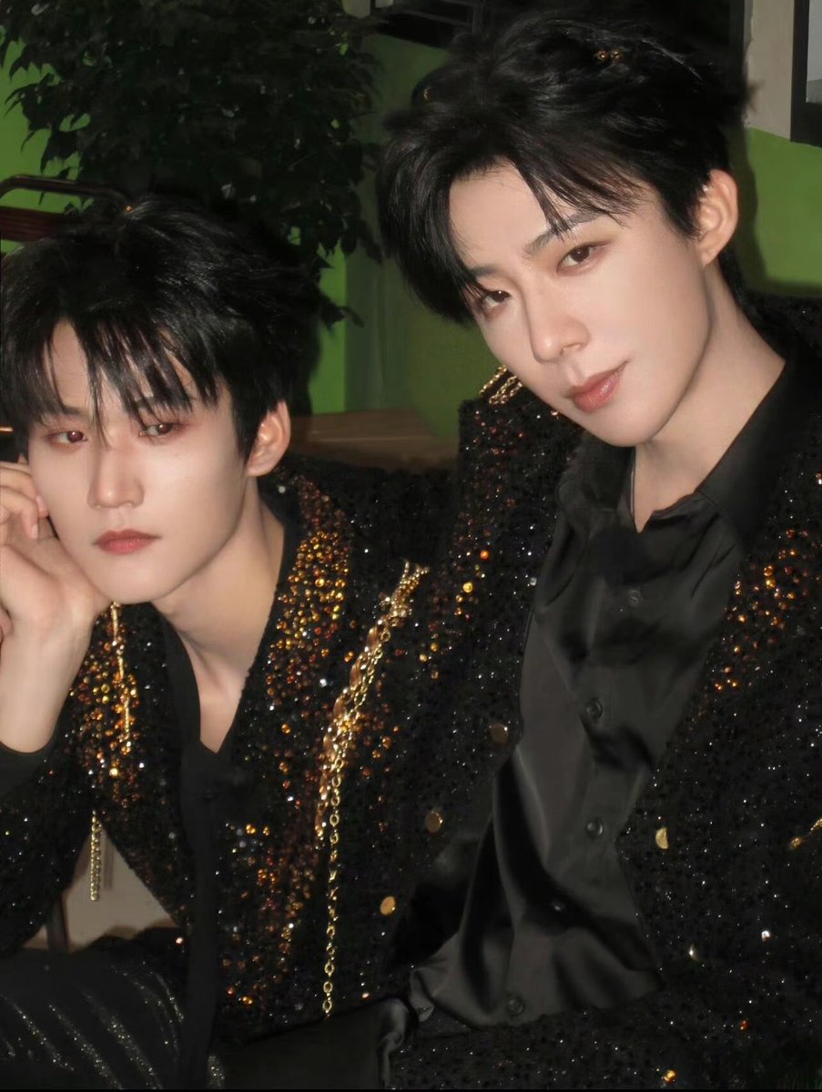 LYNThailandFC's tweet photo. 🥰หนิงเกอพี่ชายที่แสนดีแห่งไคทุย #TheTrut โปรโมตซีรีส์ให้น้องชายสุดที่รัก #โจวเคออวี่ และทีมพี่ ๆ ไคทุยก็ซื้อตั๋วคลาวชวนดูซีรีส์น้องด้วย 👍🏻เขาน่ารักและซัพพอร์ตกันตลอด
“李雾很棒。柯宇更棒👍🏻👍🏻🥳。都来看 #狙击蝴蝶”
หลี่อู้เก่งมาก เคออวี่เก่งยิ่งกว่า 👍🏻👍🏻🥳 มาดู
#ผสานใจเพื่อรัก #SniperButterfly กันนะ
©️摩登兄弟刘宇宁
#หลิวอวี่หนิง #刘宇宁 #LiuYuning