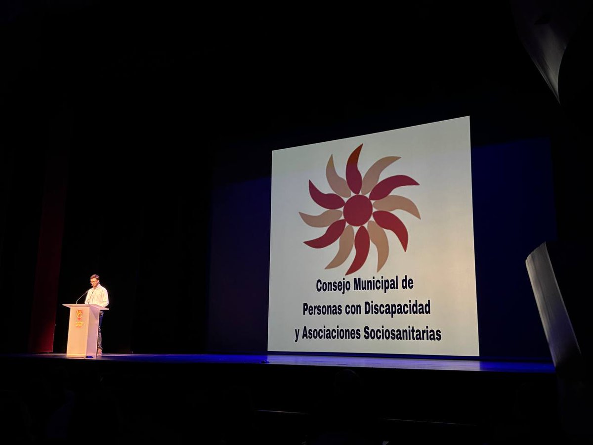 ABUnidasPodemos's tweet photo. Nieves Navarro asistió a la Gala de la Discapacidad en el Teatro Circo, un acto lleno de emoción y reconocimientos en el que COCEMFE fue premiada por su labor.
Albacete ha avanzado en accesibilidad, pero aún queda camino para lograr una inclusión real.
🤝✨

#UnidasPodemos https://t.co/hkCLGe9kd6