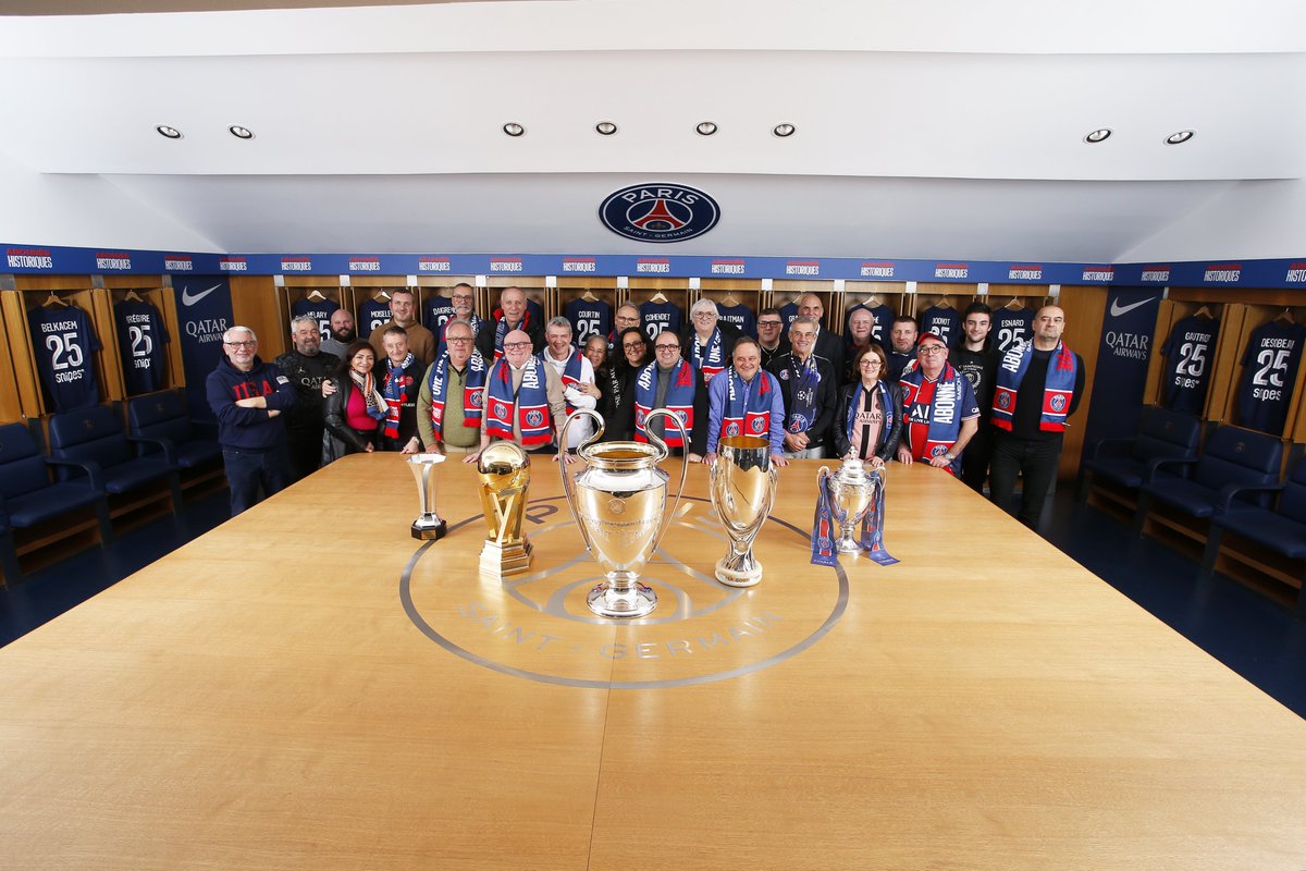 lnstantFoot's tweet image. 𝟭𝟰 𝗮𝗯𝗼𝗻𝗻𝗲́𝘀 𝗵𝗶𝘀𝘁𝗼𝗿𝗶𝗾𝘂𝗲𝘀 𝗱𝘂 𝗣𝗦𝗚 𝗼𝗻𝘁 𝗲𝘂 𝗹𝗲 𝗣𝗮𝗿𝗰 𝗱𝗲𝘀 𝗣𝗿𝗶𝗻𝗰𝗲𝘀 𝗽𝗿𝗶𝘃𝗮𝘁𝗶𝘀𝗲́ 𝗿𝗶𝗲𝗻 𝗾𝘂𝗲 𝗽𝗼𝘂𝗿 𝗲𝘂𝘅 𝗵𝗶𝗲𝗿… et le club n’a vraiment pas fait les choses à moitié pour célébrer leur fidélité ! 😳🔴🔵

Pour fêter leurs 𝟰𝟬…