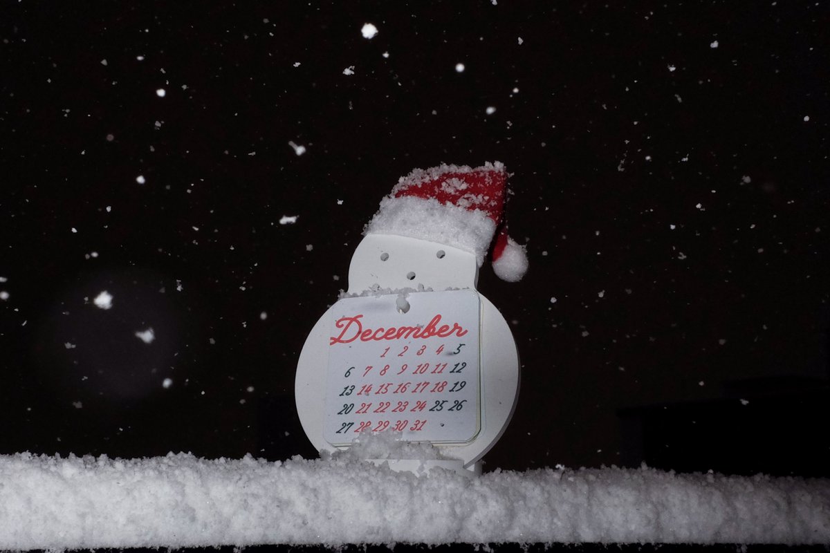 안녕하세요? 저희 동네에도 눈이 오네요 일년 내내 눈사람 만들 날만 기다리는 사람이라 홍보 겸 RT 이벤트 합니다...☃️ RT 한 분 뽑아서 2026 눈사람 달력+산타모자 보내드릴게요! 다들 안전귀가 하시고 포근한 저녁 보내시길...☃️

상세 정보 확인과 구매는 아래에서...☃️ 
moriya.shop/product/list.h…