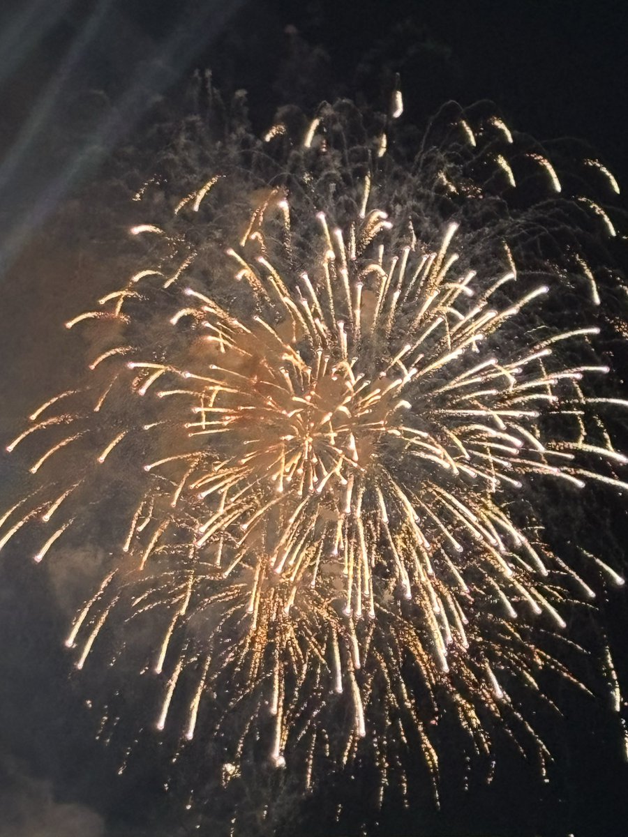 今日は、くらしき冬花火✨
寒い中食べるクラムチャウダーは、めちゃくちゃ美味しかったよ♬
澄んだ空気の中上がる花火はとっても綺麗でした😊