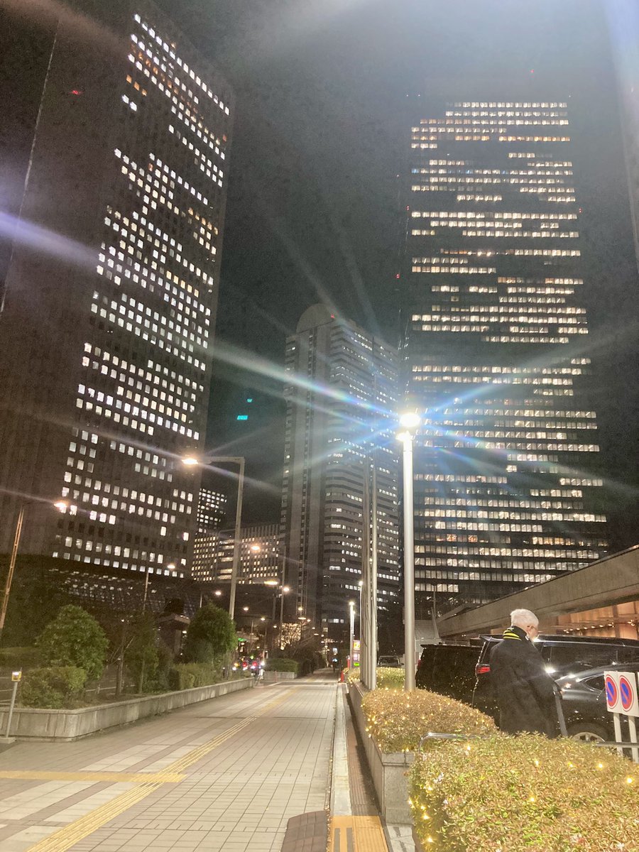 mishacosha's tweet photo. しばらく摩天楼付近に行ってなかったら恋しくて恋しくて、今日は用もないのにわざわざ遠回りして歩いてしまった。
このヌケ感！キラキラ感！！やっぱり私のスペシャルパワースポット❤️✨✨🌃 https://t.co/lckB1SMmrD