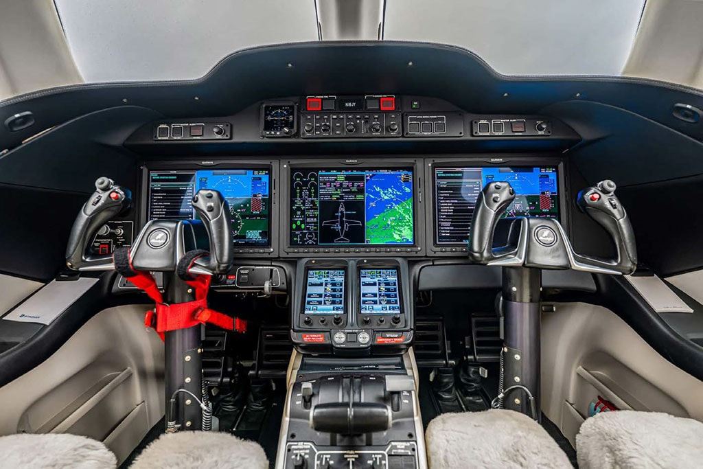 GlobalAir's tweet photo. ✈️2017 HondaJet APMG
👋Presented by @omnijet 
⏰1,454 TT⠀⠀
⠀⠀
For more information ➡️ https://t.co/OqRkFbSwUI

#AircraftforSale #2017HondaJetAPMG https://t.co/qXZZkwonOC