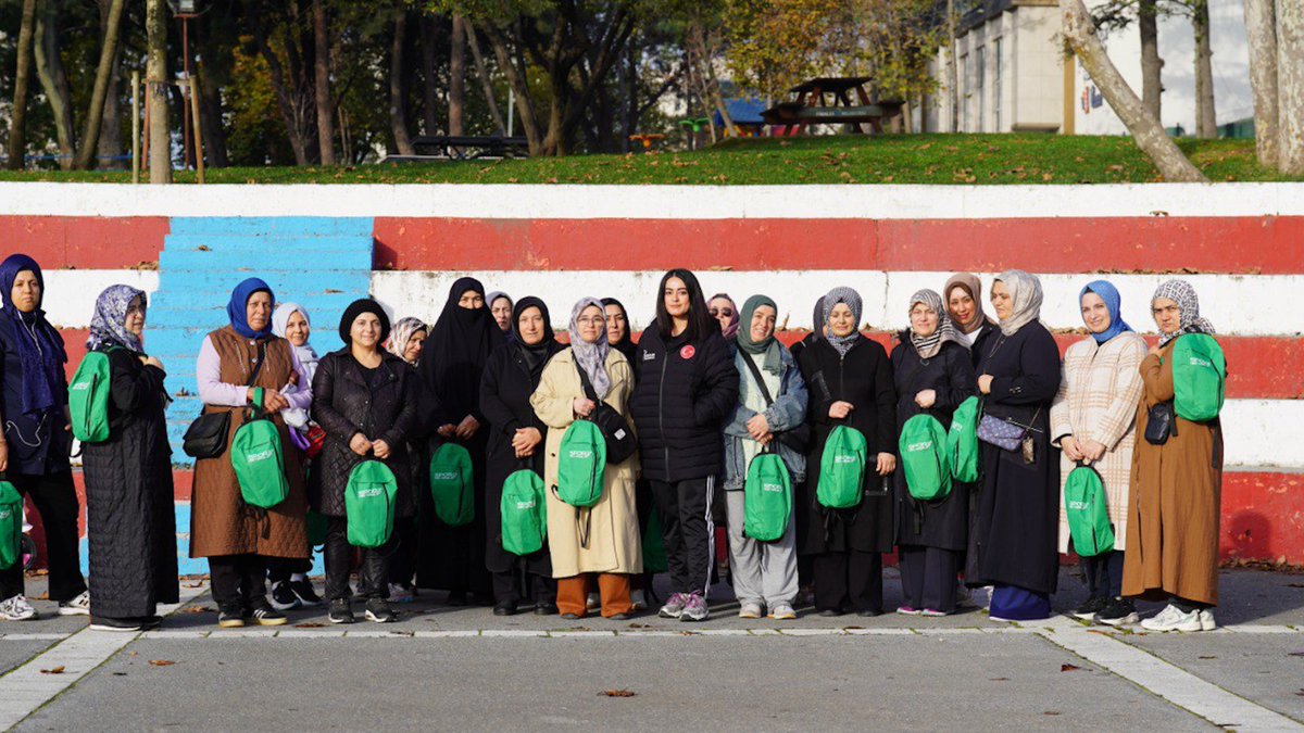 Esenler'de "Spor Her Yerde" 💪😎

Her çarşamba, perşembe ve cuma günleri 09.00-17.00 arasında uzman eğitmenlerimiz eşliğinde 3 farklı lokasyonda spor yapıyoruz. 🏃‍♂️🏃‍♀️

📍 15 Temmuz Millet Bahçesi
📍 Esenler Bölge Parkı
📍 Deprem Parkı
