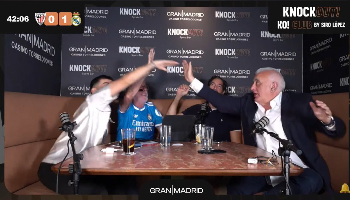 Qué bien lo pasamos ayer comentando en <a href="/GranMadrid/">Casino Gran Madrid</a> Casino de Torrelodones el Athletic-Madrid por el Twicht de <a href="/sirolopez/">Siro López</a> No conocía esta espectacular sala de pantallas gigantes con acceso ¡gratuito! Con el City repetiremos. Venid!! #sirolopez #grancasinomadrid