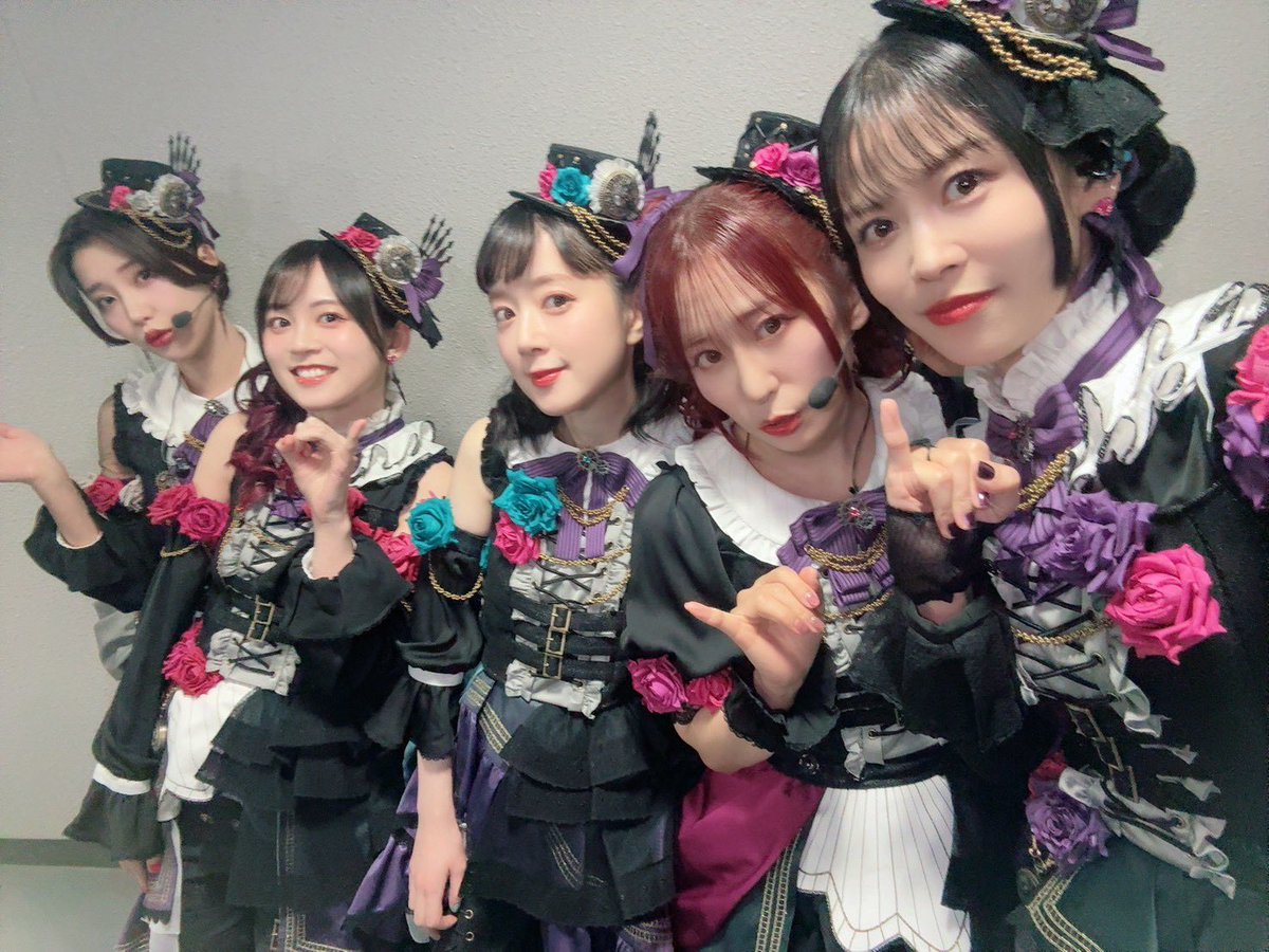 Tomorrow is Roselia's Asia Tour Singapore performance!
We can't wait to see everyone in Singapore!
Let's make it an amazing time 🌹

「Roselia ASIA TOUR #Neuweltfahrt in Singapore」
@ The Star Theatre

🎫Ticket
sistic.com.sg/events/roselia…
#Roselia #BanGDream