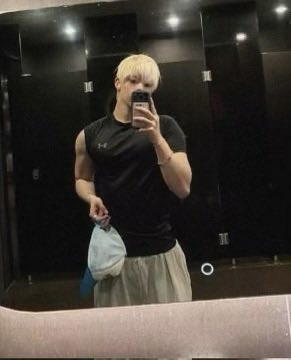 _ahofJL's tweet image. OH HE’S SO SO BACK