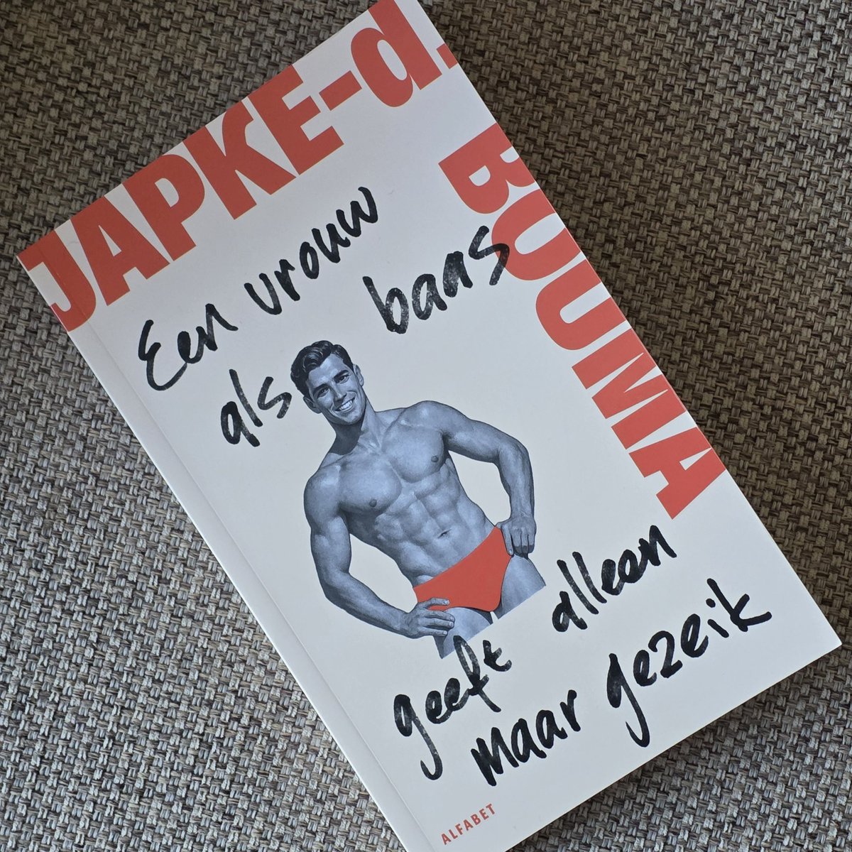 josephiensierag's tweet image. Gisteravond naar theatercollege van 
@Japked geweest in #ITA (Stadsschouwburg). Geweldige avond over vrouwen en mannen op het werk: Mannen komen niet van Venus en vrouwen ook niet. Moet je gezien hebben, echt! Na afloop kocht ik haar nieuwste boek, gesigneerd en wel. Dank Japke!