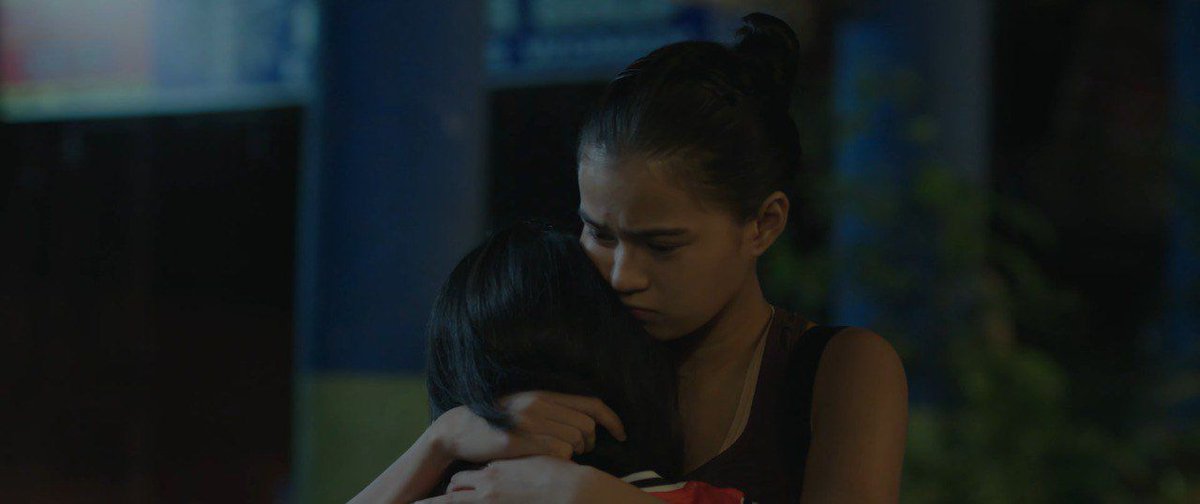 Meski tak mudah disimak karena terus beberkan kenyataan pahit yg nyelekit dengan situasi serba muram, Sunshine karya Antoinette Jadaone ini sajian penting nan mengoyak hati apalagi bagi mereka yg punya anak gadis. Tanpa berusaha menjustifikasi apapun, film ini cuma pengen ngajak