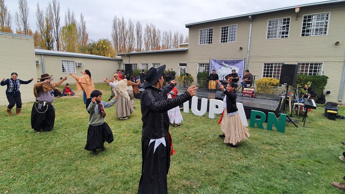 Qué hermoso es nuestro patio de las artes, donde también suceden estas muestras. #arte #artepopular #Folklore
