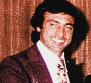 El martes 4 de diciembre del año 1974, por la segunda fecha del octogonal final del campeonato Nacional, en el cilindro de Avellaneda, (cancha neutral), San Lorenzo enfrentaba a sus hijos del riachuelo y como quien dice… mató dos pájaros de un tiro !!!porque como manda la