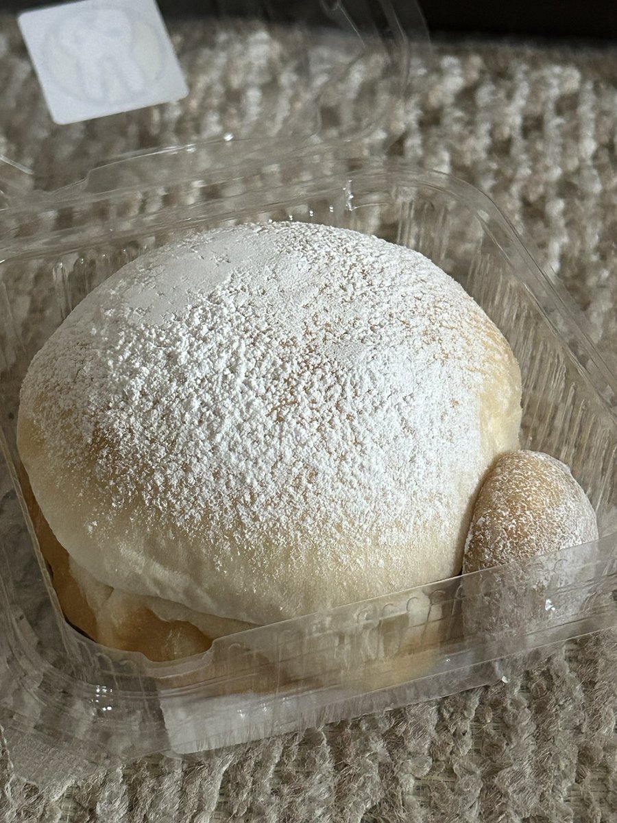 noko_4646's tweet photo. 「うさぎのおしり」っていうスイーツパン食べたきゅ♪
美味しいクリームがたっぷり入っていて、大満足きゅ♡
見た目もかわいいきゅね！
#しろたん https://t.co/fdSQs4aRNT
