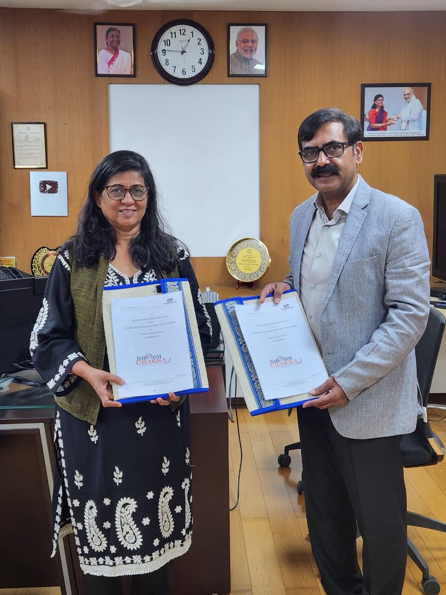 INFLIBNET's tweet image. 📢 Announcement!
We are delighted to share that the @INFLIBNET, Gandhinagar, has officially signed a Memorandum of Understanding (MoU) with Gandhinagar University, Gandhinagar on December 04, 2025, for ShodhChakra at the INFLIBNET Centre.