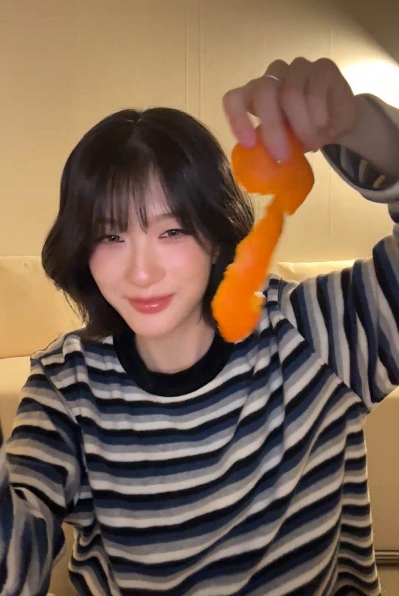 귤껍질 잘 깠다고 자랑하는 거 개초딩 ㅋ