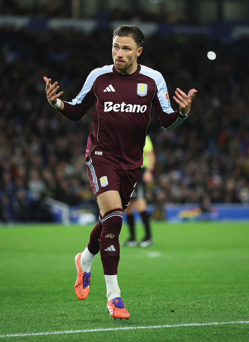 Matty Cash tweet media