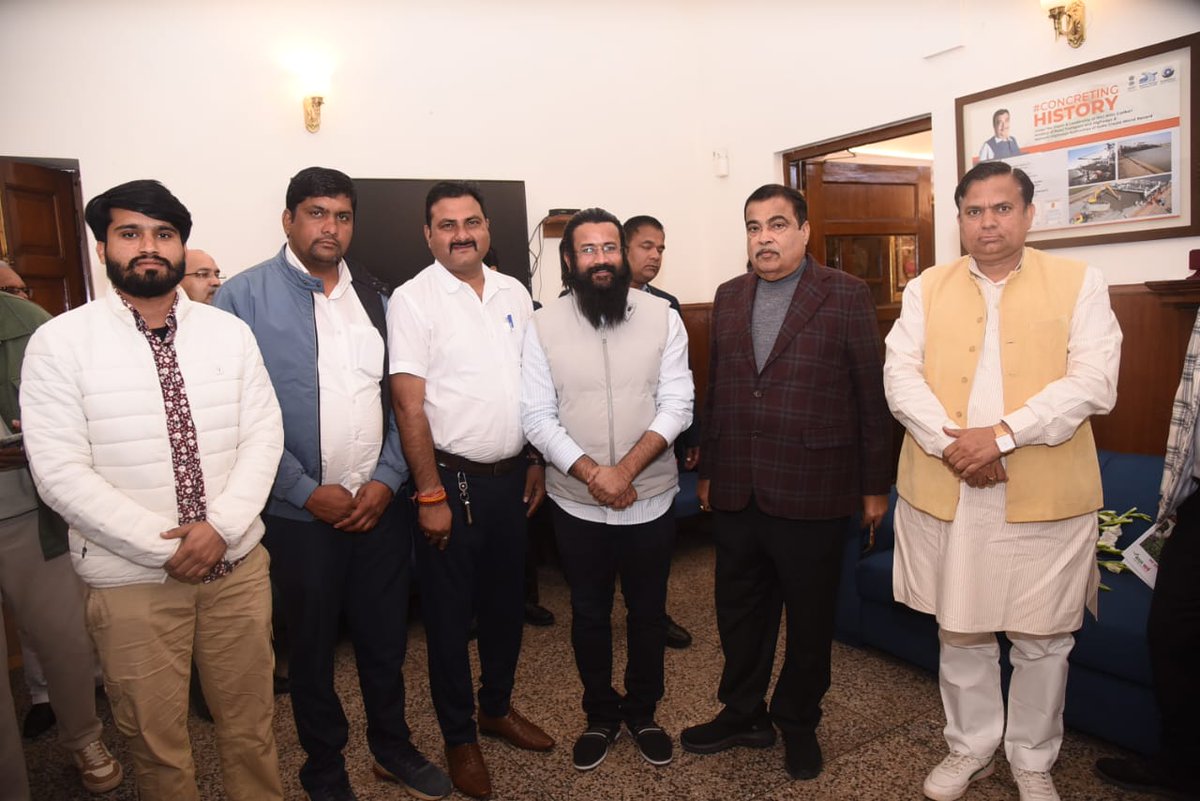 आज दिल्ली आवास पर केंद्रीय सड़क परिवहन एवं राजमार्ग मंत्री आदरणीय श्री <a href="/nitin_gadkari/">Nitin Gadkari</a> जी से शाहपुरा के दोनों फ्लाईओवर का तेज गति से निर्माण कार्य करवाने, शाहपुरा बाईपास तथा घासीपुरा अंडरपास की स्वीकृति को लेकर मुलाकात की।

शाहपुरा में जाम की समस्या से आमजन बहुत परेशान एवं दुःखी