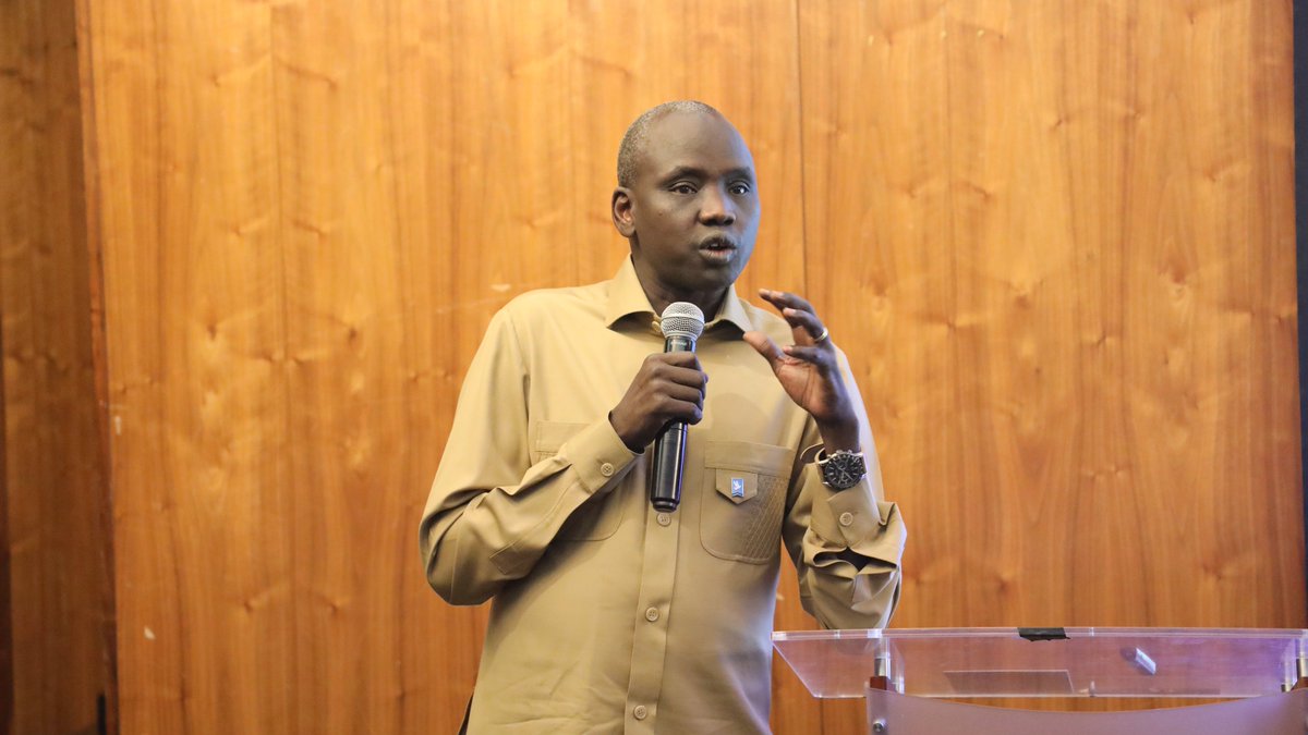AUC_PAPS's tweet photo. Day 2⃣ – #APCAAC Capacity Building | Technical and Advocacy Core

Day 2 began with a recap of Day 1 by Dr. Kijala Shako, recognising participants' contributions and setting a positive tone for ongoing collaboration. 

This was followed by in-depth technical engagements including “Situating the #VancouverPrinciples within the #CAAC Agenda” by Mr John Kelei (@DallaireInst); a session on Mainstreaming Mental Health and Psychosocial Support (#MHPSS) into Child Protection Systems in Conflict-Affected Contexts led by Ms Ruth Maina and Ms Evelyn Matu (@treeofsmilesKe); and a critical discussion on Engaging Children from Conflict Settings, covering child participation and safeguarding within AU processes, facilitated by Ms. Yvonne Tagwireyi.

The morning concluded with Child Protection Advocacy and strategic mapping of advocacy entry points at the @_AfricanUnion , #RECs/#RMs, and #MemberStates, led by Dr Kijala Shako, emphasizing stakeholders' vital role in shaping coordinated continental action for children in situations of conflict.