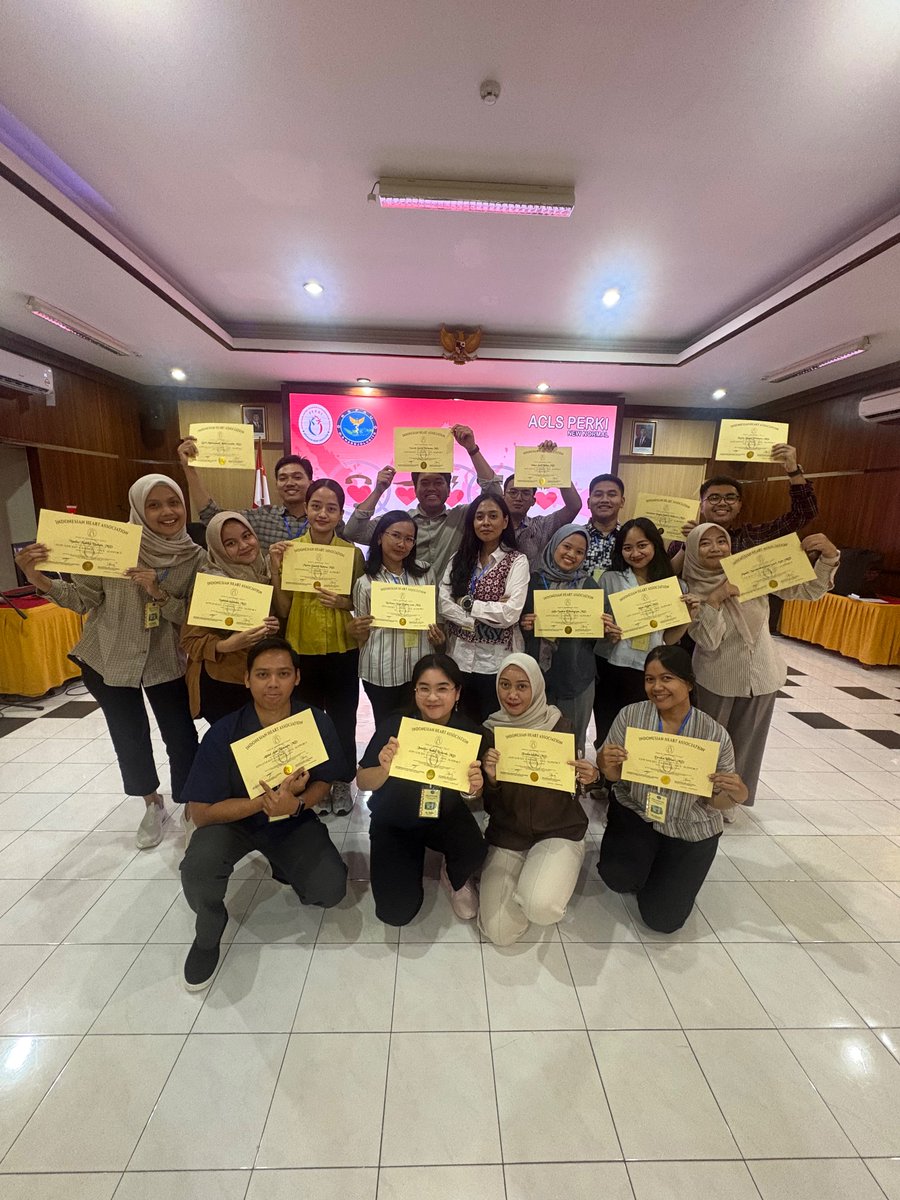 netayudono's tweet photo. Puji Tuhan ACLS done ✅ udh deg2 an mana dpt kasus ujian yg sulit dan penguji yg killer… udh pucet tp untung lulus https://t.co/Oc7H4XzH5u