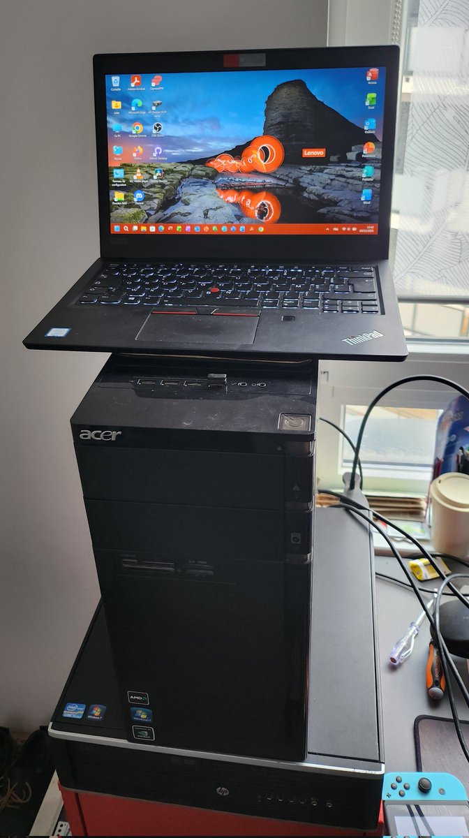 roge_jules's tweet photo. There are several ways to work standing up with your ThinkPad: a height-adjustable desk or two old PCs...
A method that works.
#ThinkPadThursday #LenovoIN #ThinkOn @Lenovo @lenovofr https://t.co/zDhN72bOiM