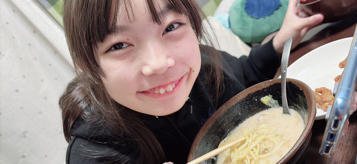 ピンク担当きょーちゃんです🩷

今日は大阪もめっちゃ寒かったー😭💕
夜ご飯は母さんがちゃんぽん作ってくれました🩷
めっちゃ美味しかったです🩷
体育の授業野球⚾️金属バットで重いから手にめっちゃまめできました🙄
#LBGきょーちゃん