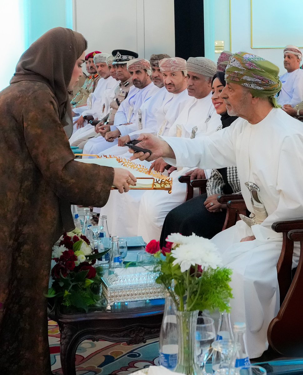 OmanChamber's tweet photo. إطلاق منصة استدامة مؤسستي في حفل ختام الندوة الوطنية 2025 والتي هدفت على تعزيز التكامل بين القطاعين العام والخاص في خلق فرص العمل وذلك تحت رعاية الفريق الركن متقاعد أحمد بن حارث النبهاني. https://t.co/iDP8Rt7M7P