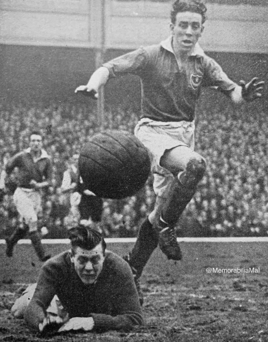 Jack Kelsey vs Albert Mundy
#AFC #Pompey 
Sports Monthly Illustrated - June 1951