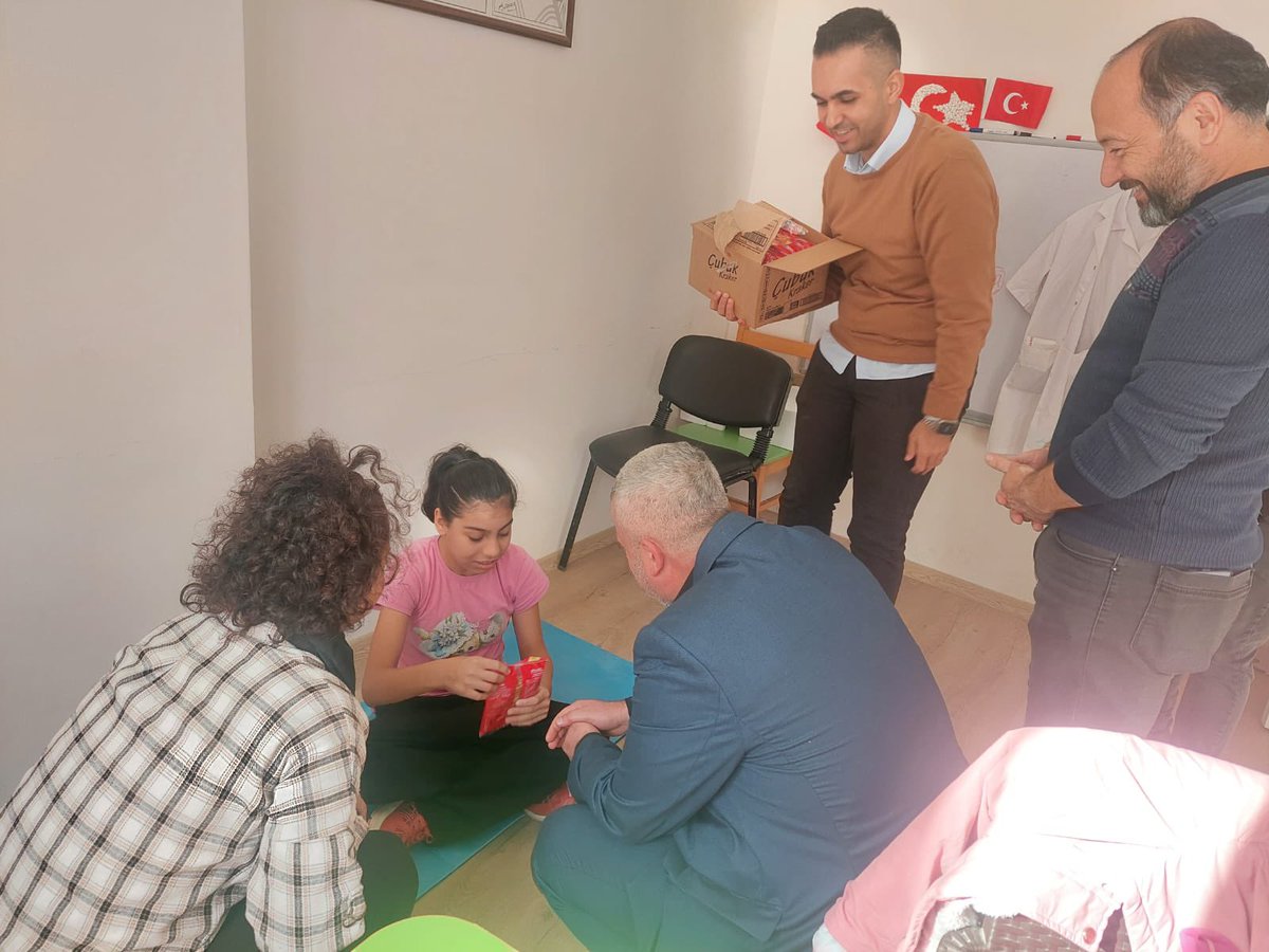 Sn.Fikret Akkaya ve değerli ekibi 3 Aralık Dünya Engelliler günü sebebiyle kurumumuzu ziyaretleriyle bizleri mutlu etmiştir. Ziyaretlerinden dolayı teşekkür eder, çalışmalarında başarılar dileriz.