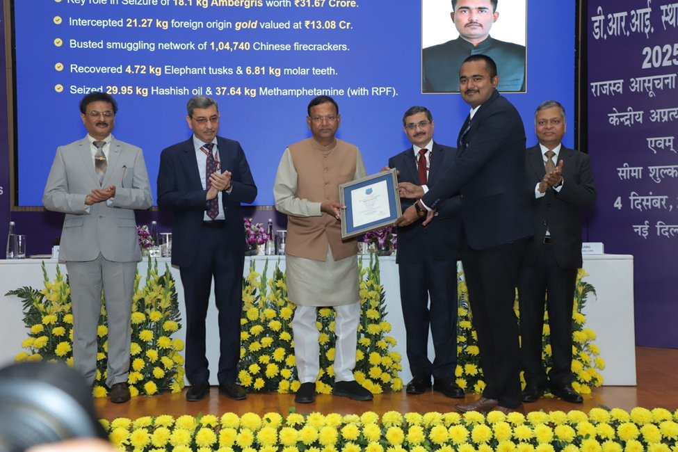 <a href="/PIB_India/">PIB India</a> <a href="/FinMinIndia/">Ministry of Finance</a> <a href="/mppchaudhary/">Pankaj Chaudhary</a> Commendation Certificates presented to outstanding officers for their exemplary service on 68th DRI Day. Their courage and vigilance uphold the nation’s economic and security interests. 
Heartiest congratulations to all awardees.