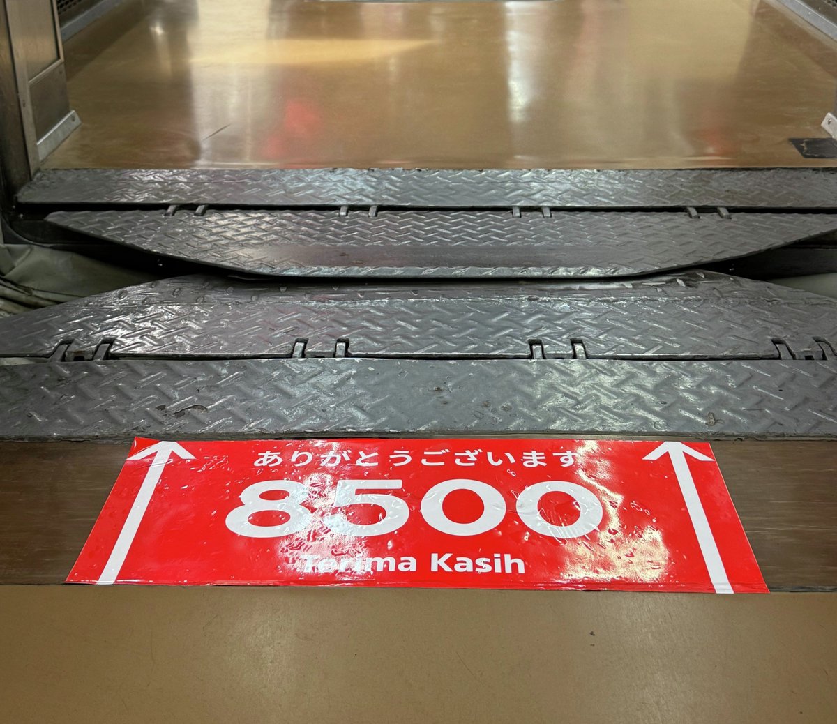 #203系7000系8500系ラストランイベント in ジャカルタ🚋💐
詰めかけた鉄道ファン🇮🇩🇯🇵からはアリガトーの声が響いていました。1980年代に実施された日本の協力でインドネシア・ジャカルタ首都圏鉄道の電化や高架化が実現し、市民の日常を下支えしています💪
🔗詳細👇