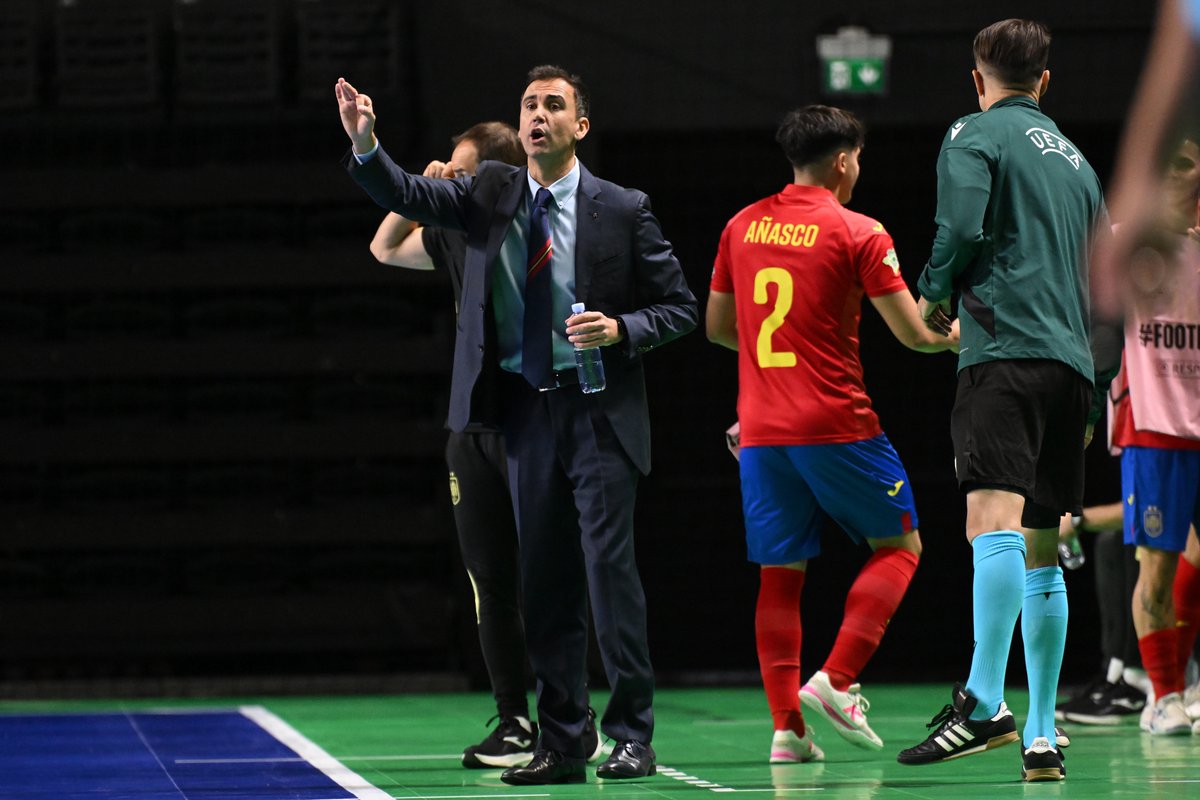 🚨 𝗟𝗶𝘀𝘁𝗮 𝗱𝗲 𝗹𝗮 𝘀𝘂𝗯-𝟮𝟭 𝗽𝗮𝗿𝗮 𝗹𝗼𝘀 𝗮𝗺𝗶𝘀𝘁𝗼𝘀𝗼𝘀 𝗮𝗻𝘁𝗲 𝗠𝗮𝗿𝗿𝘂𝗲𝗰𝗼𝘀

📅 16-17 de diciembre
📍 Astorga
🔗 bit.ly/3Y5ai5g

#FutsalEspaña | #NuestraBase