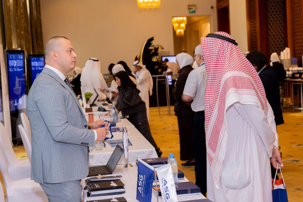 قبل أن تُفتح أبواب القاعة وتبدأ الجلسات… كانت هذه هي اللحظات التي لا يراها الجمهور.

فريق العمل يستقبل الحضور، يراجع التفاصيل الأخيرة، يقدّم الأفكار، ويضع اللمسات النهائية لضمان تجربة تليق بمستوى مؤتمر الذكاء الاصطناعي وإنترنت الأشياء GCC 2025.

لحظات من التركيز، الحماس،