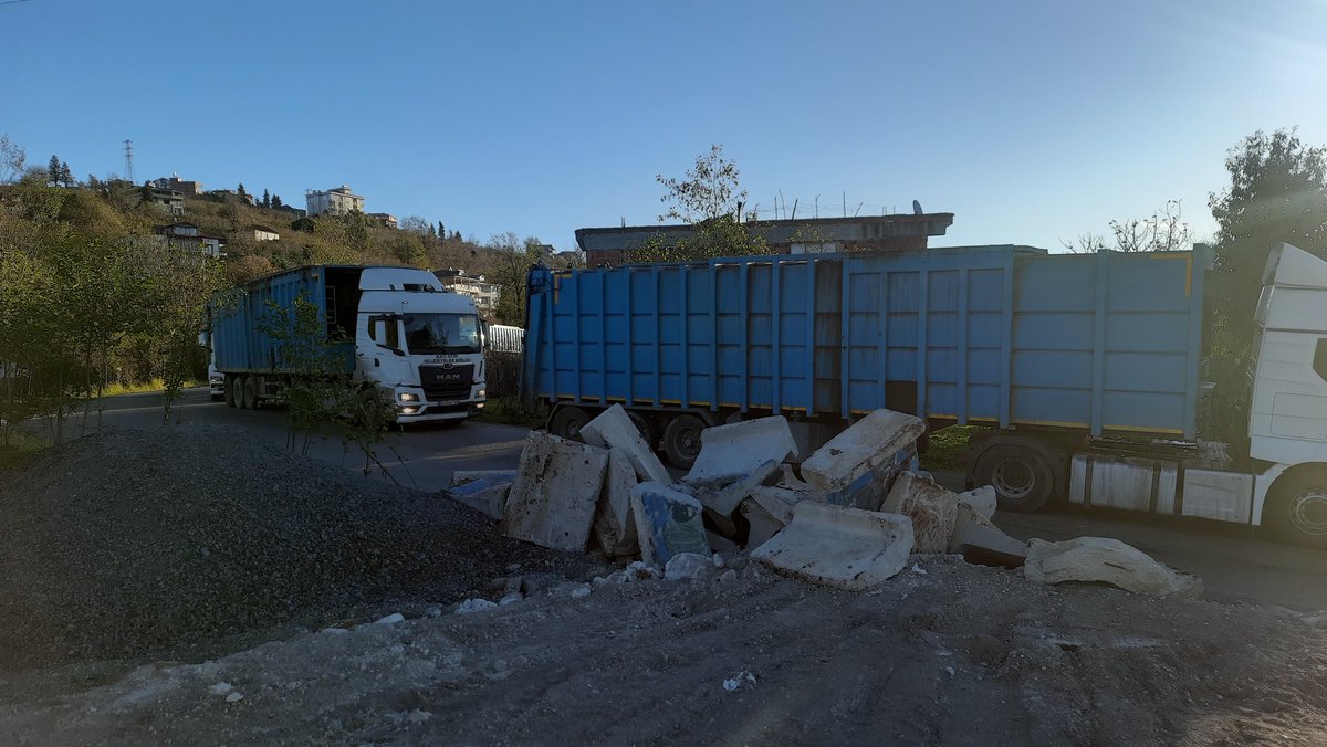 GKarafazli's tweet image. ARAKLI TAŞÖNÜ ÇÖP TESİSİNDE MAAŞ KRİZİ BÜYÜYOR: İŞÇİLER İŞ BIRAKTI kuzeyteve.com/arakli-tasonu-… #araklı #eylem #işçi #KRİZ #maaş #protesto #taşoren #İşçi-Sendika-Emek