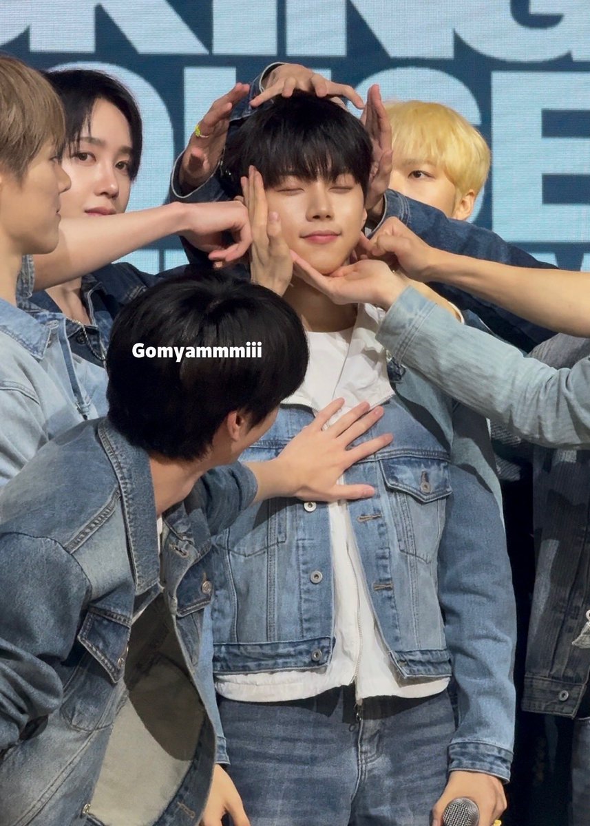 현우야 너무너무 생일축하해💖
너는 진짜 멋지고 항상 잘하는 친구얌
매일 행복한 사람이었으면 좋겠고 당연히 앞으로도 행복할거야!!! 사랑하구 좋아행🫰🏿💕

#HAPPY_HYUNWOO_DAY
#현우 #hyunwoo #싸이커스 #xikers
