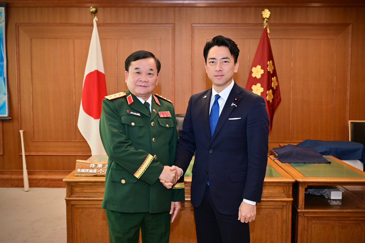 ModJapan_jp's tweet image. 12月4日、小泉防衛大臣は、第１回日ベトナム外務・防衛次官級「2+2」のため訪日中のチエン上級中将兼国防次官とヴー筆頭外務次官の表敬を受けました。

防衛省・自衛隊は、外務当局とも連携し、引き続きベトナムとの防衛協力関係を進展させていきます🇯🇵🤝🇻🇳