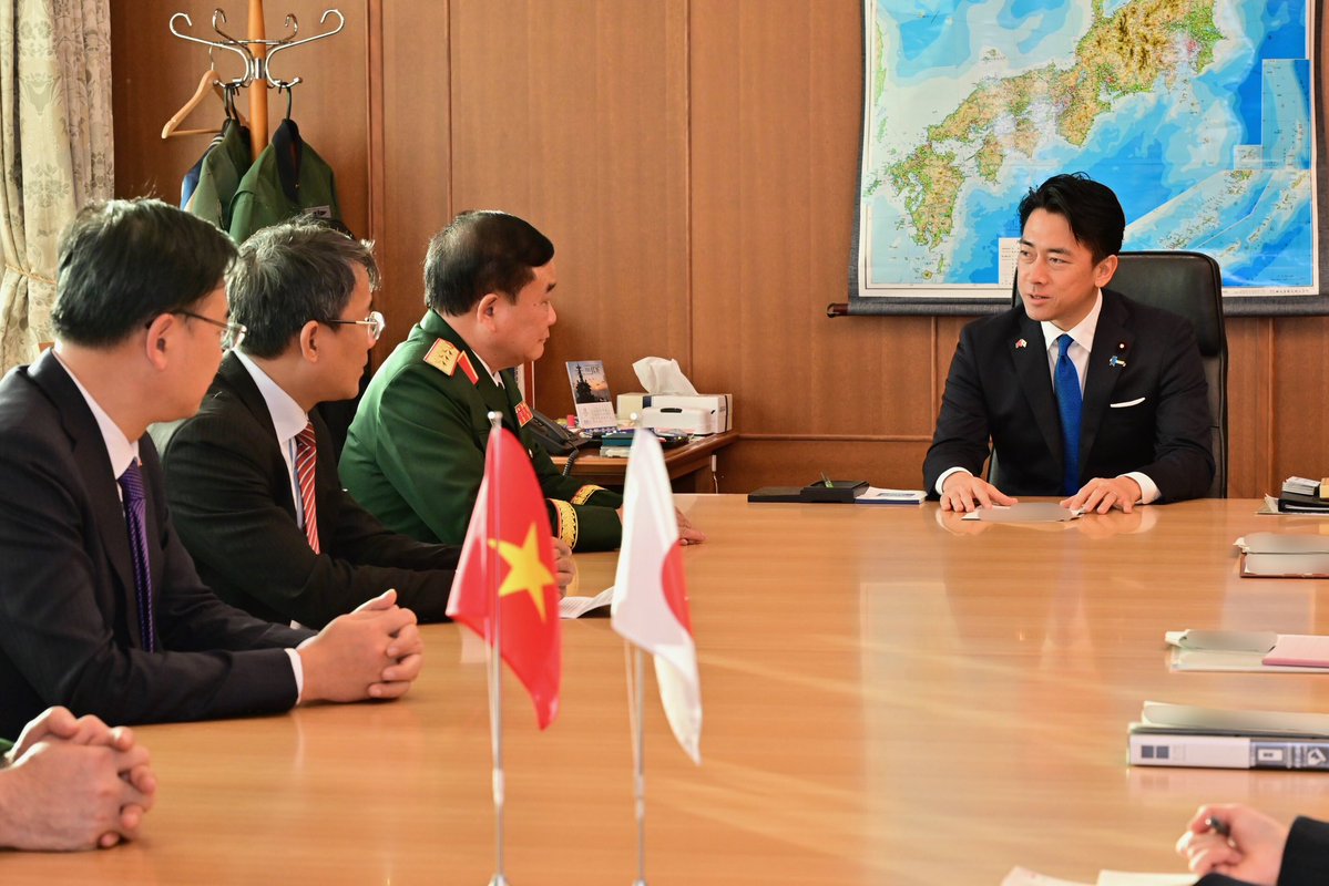 ModJapan_jp's tweet image. 12月4日、小泉防衛大臣は、第１回日ベトナム外務・防衛次官級「2+2」のため訪日中のチエン上級中将兼国防次官とヴー筆頭外務次官の表敬を受けました。

防衛省・自衛隊は、外務当局とも連携し、引き続きベトナムとの防衛協力関係を進展させていきます🇯🇵🤝🇻🇳