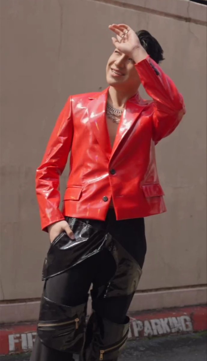 DarrenTrendsOfc's tweet photo. D' hot and stunning, Asia's Pop Heartthrob Darren for #ShowtimeMagPOPsikat 🔥❤️
#DARREN @Espanto2001
📷 Darren's IG post https://t.co/WWeaHO6bwq