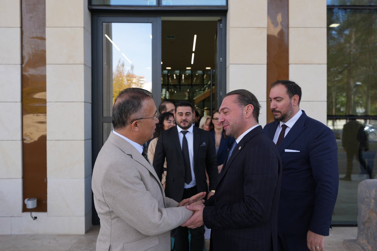 Türkiye Genç İş İnsanları Derneği (TÜGİAD) Yönetim Kurulu Başkanı Gürkan Yıldırım ve beraberindeki heyet, Valimiz Kemal Çeber’i ziyaret etti.

📍 Gaziantep Valiliği

<a href="/kemalcebervali/">Kemal Çeber</a> <a href="/GurkannYILDIRM/">Gurkan Yıldırım</a> 
#SanayiŞehriGaziantep
#ÜretimŞehriGaziantep