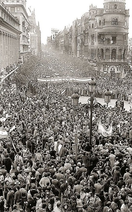 En esta foto yo estaba a pie de calle con mi bandera blanca y verde, ¿y tú?