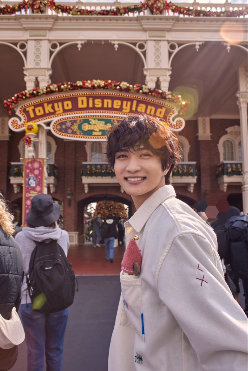 chinen_hidekazu's tweet image. 女性セブンさんの
#ディズニー・クリスマス 🏰🎄
オフショット☺️

急に冷え込んできて、
寒さに弱い知念もビックリしてました。
皆さんも体調に気をつけて冬を！ディズニーを！ぜひ楽しんでください☃️
(mg)

カメラマン／山尾野々香さん